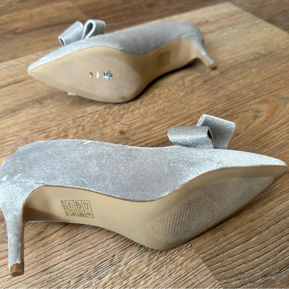 Velvet bow silver pumps, women, size 6.5, holiday, party, evening - Picture 5 of 5
